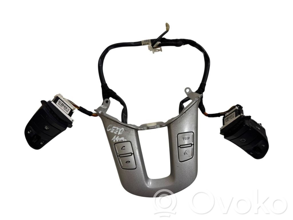KIA Ceed Steering wheel buttons/switches 