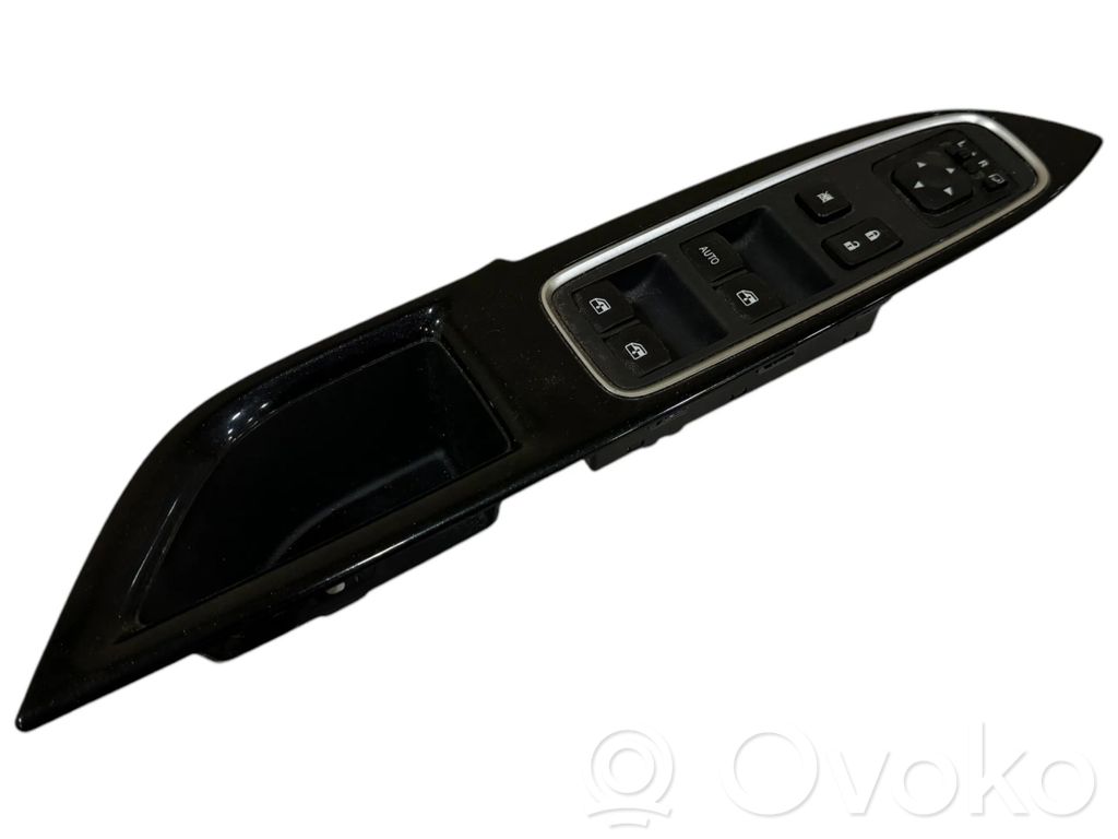 Mitsubishi Outlander Electric window control switch 