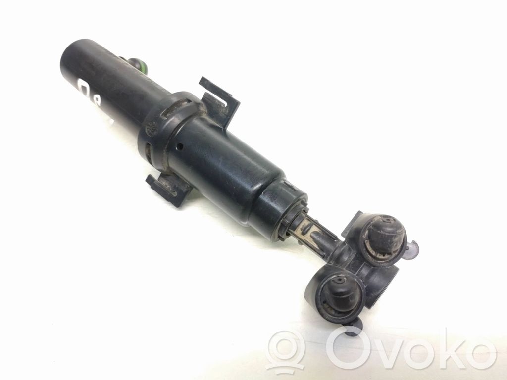 Volkswagen PASSAT B7 Dysza spryskiwacza lampy przedniej 