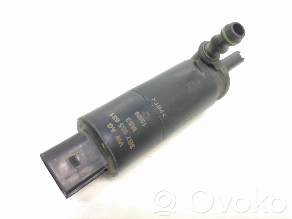 Volkswagen PASSAT B7 Windscreen/windshield washer pump 