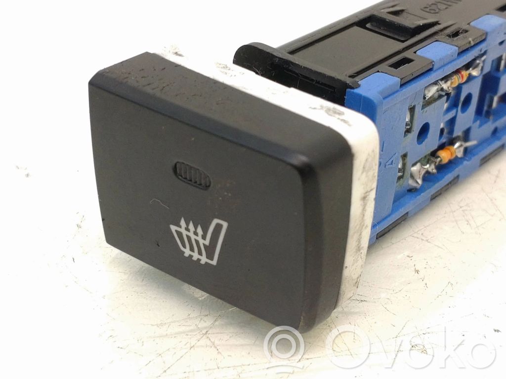 Hyundai i20 (PB PBT) Seat heating switch 