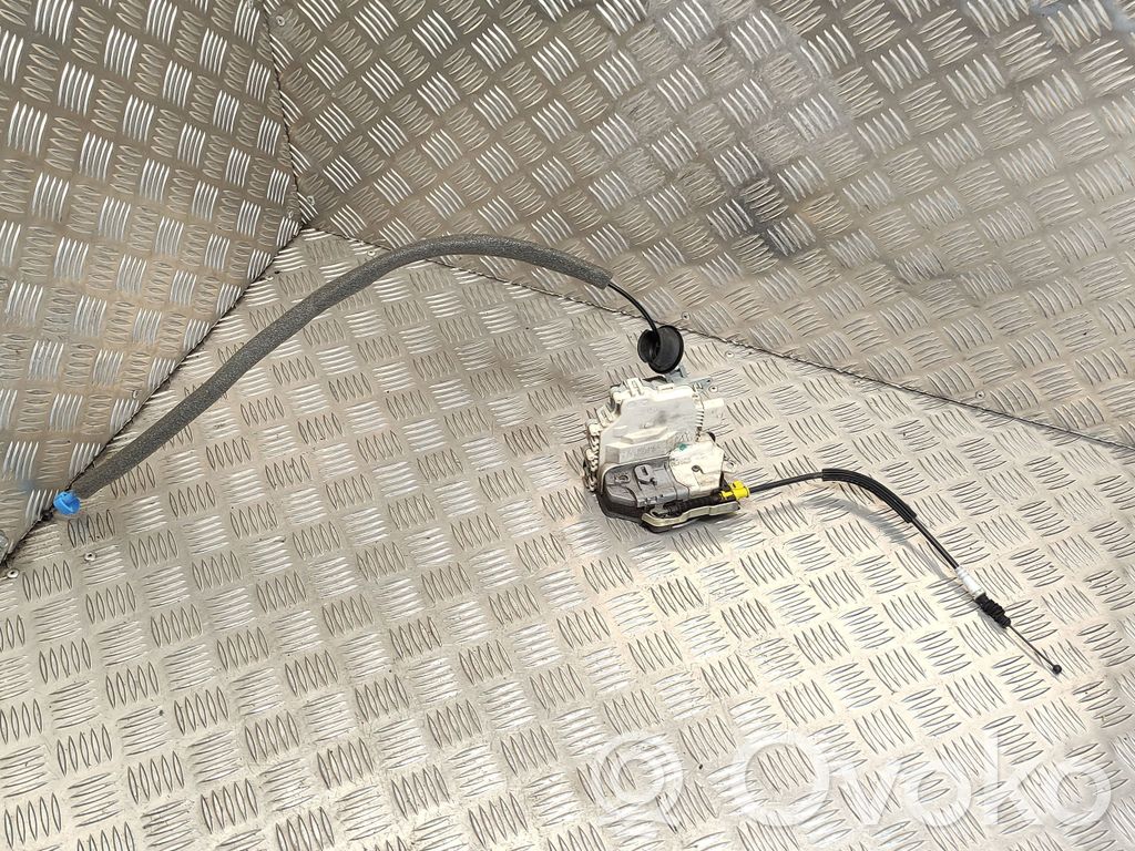 Audi A1 Priekšpusē slēdzene 