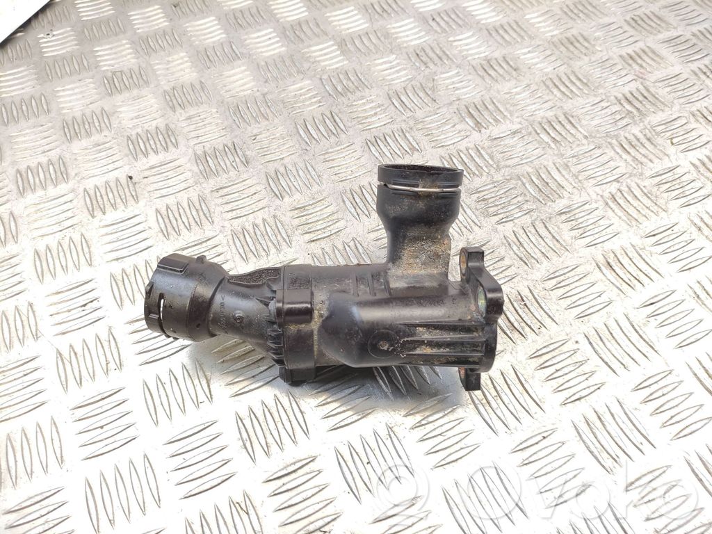 Termostat / Obudowa termostatu   04L121111H,PA66GF30