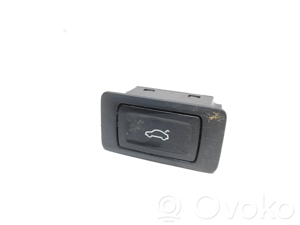 Audi Q2 - Tailgate/boot open switch button 