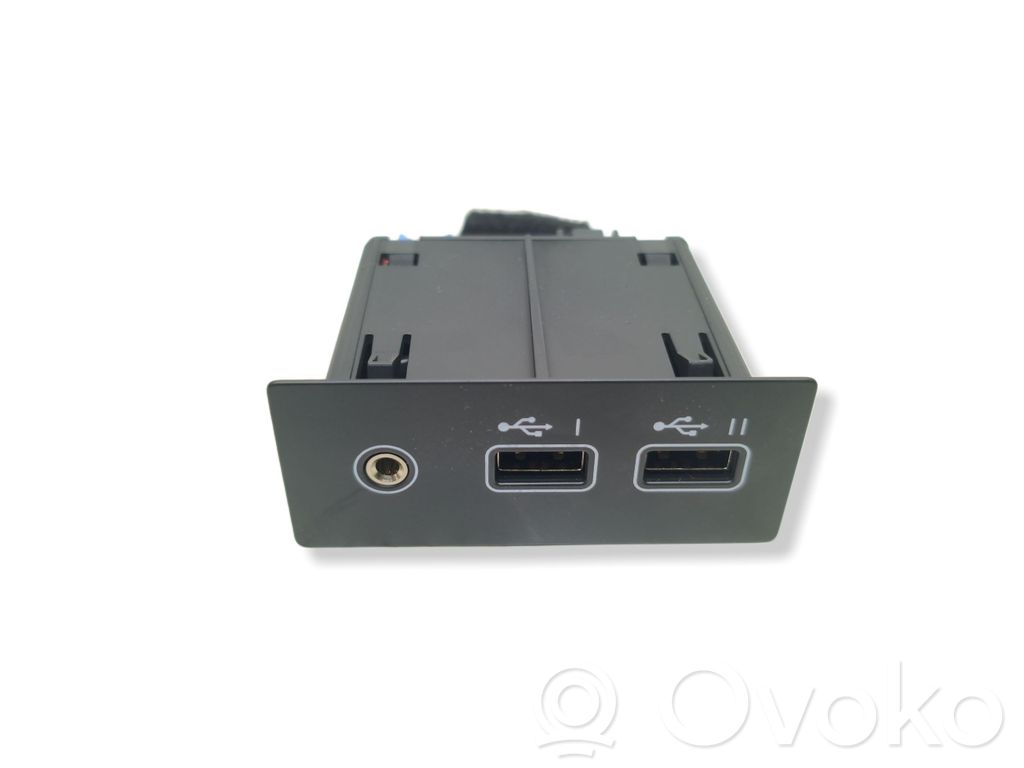Renault Clio V USB socket connector 