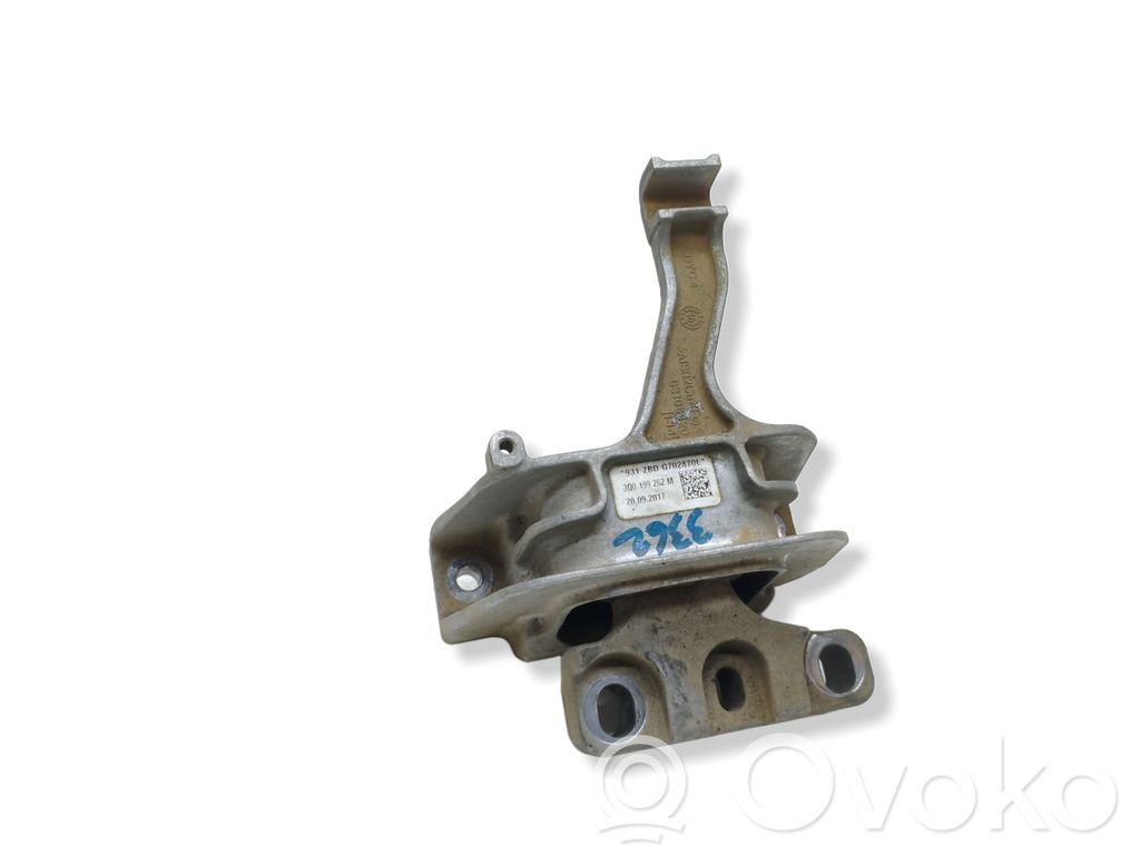 Volkswagen Tiguan Allspace Engine mount bracket 