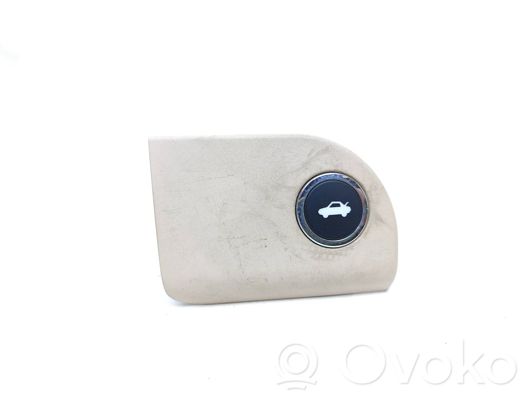 Maserati Ghibli Tailgate opening switch 