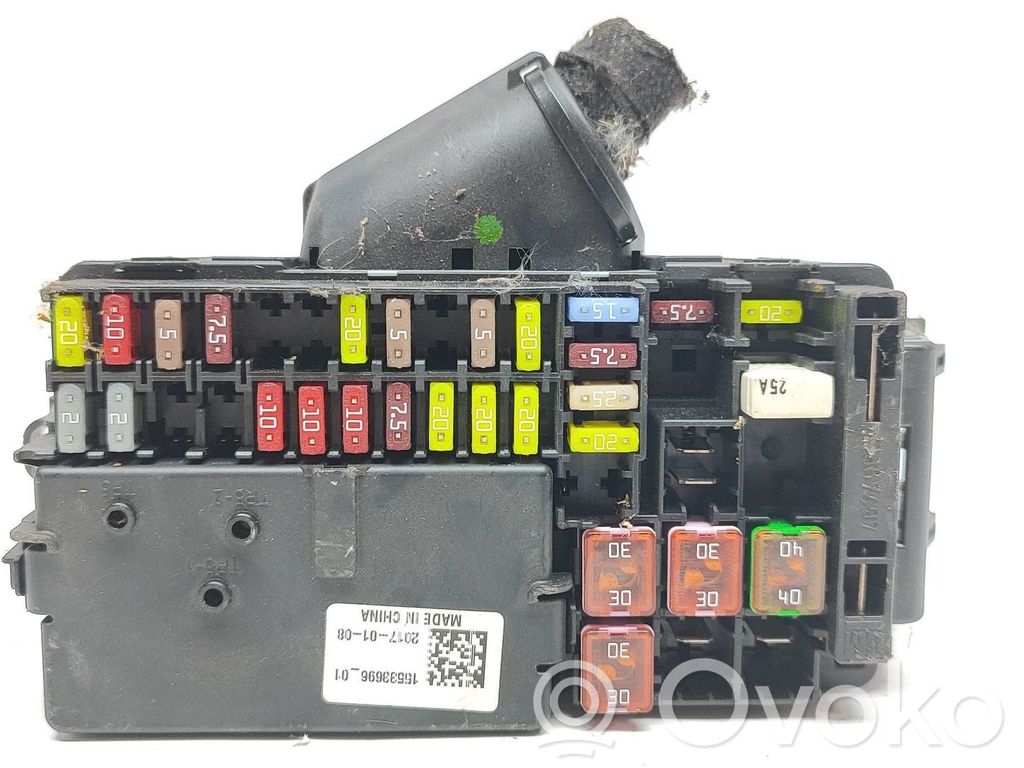 Opel Astra K Módulo de fusible 
