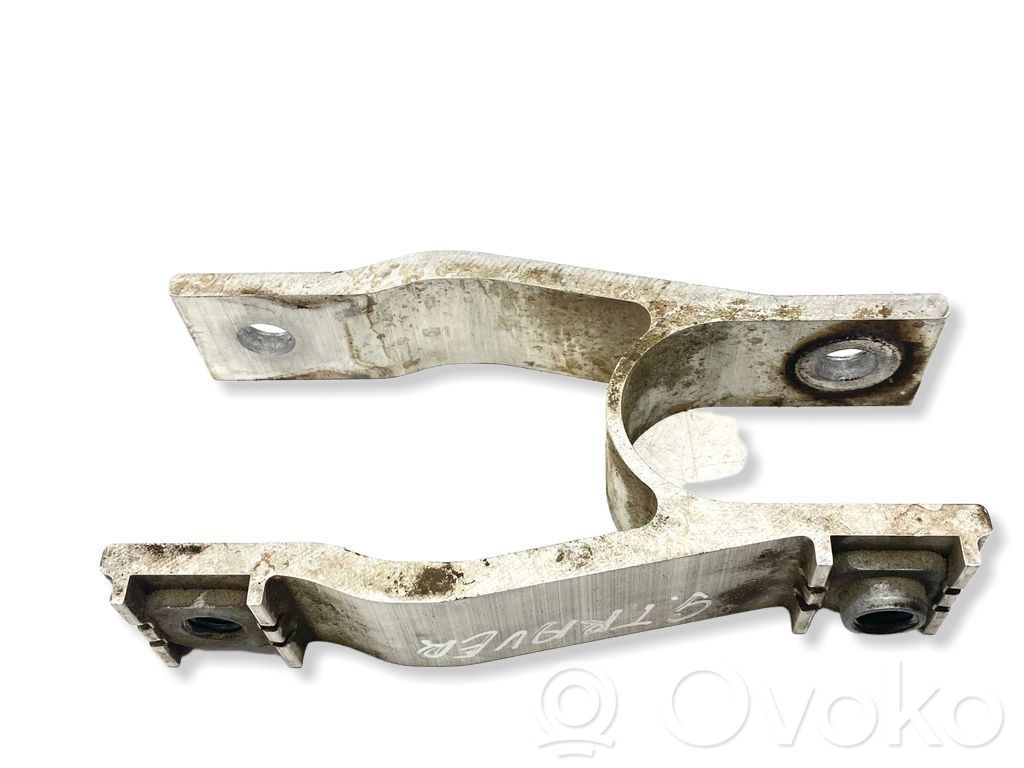 Volvo XC90 Engine mounting bracket 