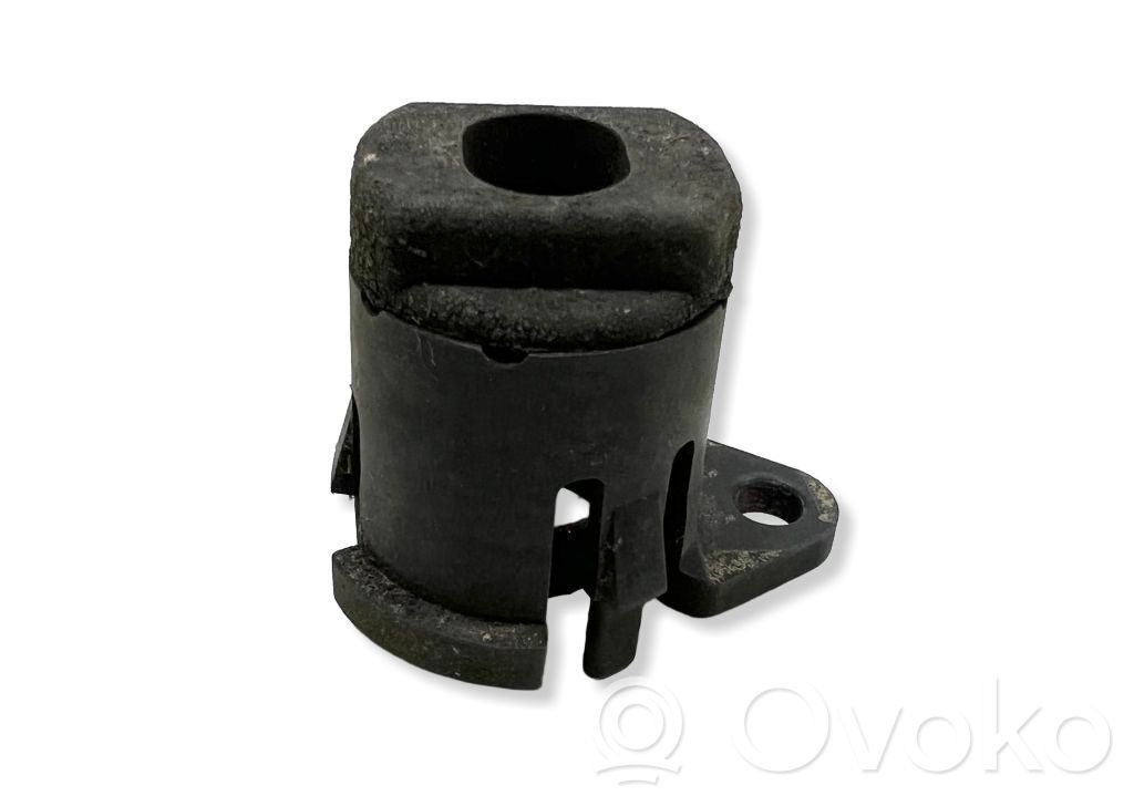 Volvo V50 Radiator mount bracket 
