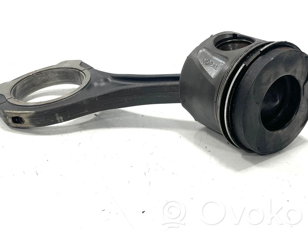 Mercedes-Benz E W211 Piston cu bielă 