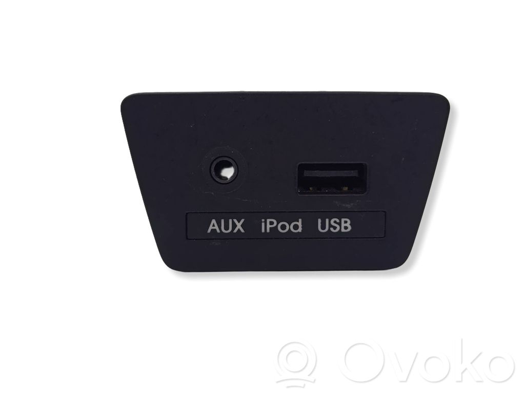 Hyundai ix35 Enchufe conector entrada auxiliar 