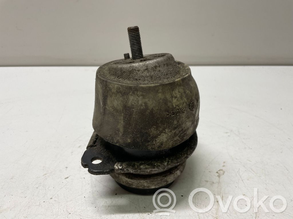 Audi Q7 4L Engine mount bracket 