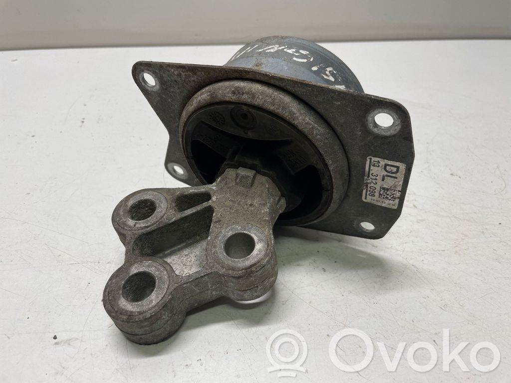Opel Insignia A Engine mount bracket 