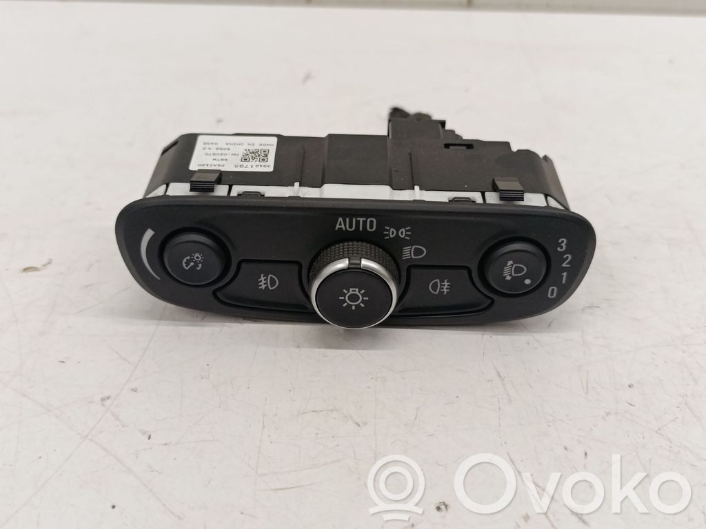 Opel Insignia B Light switch 