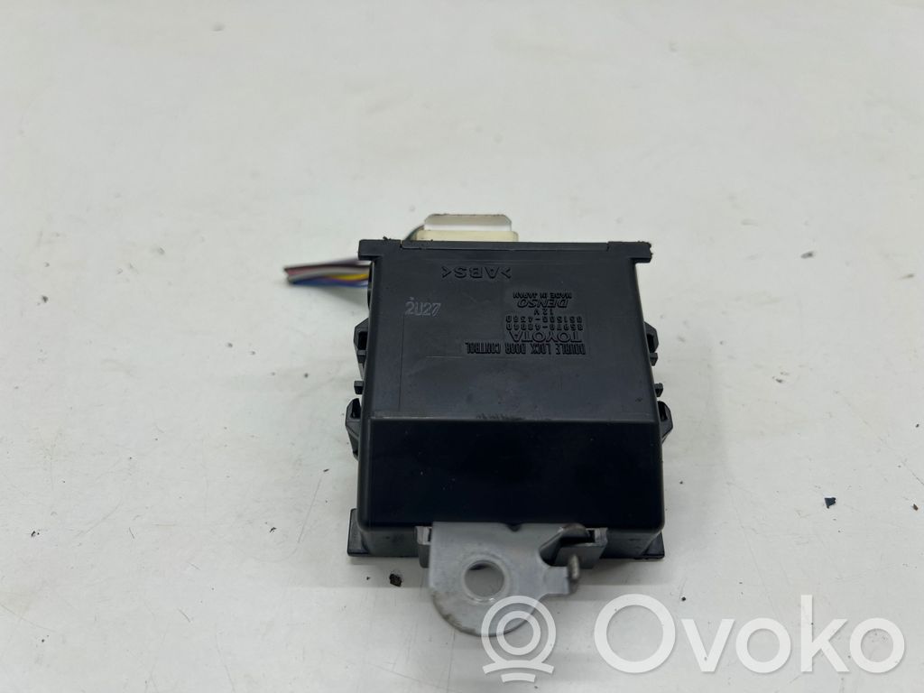 Toyota C-HR I Door central lock control unit/module 