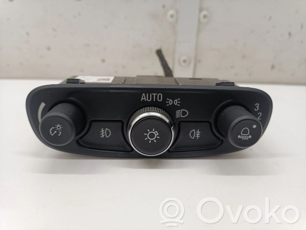 Opel Insignia B Light switch 