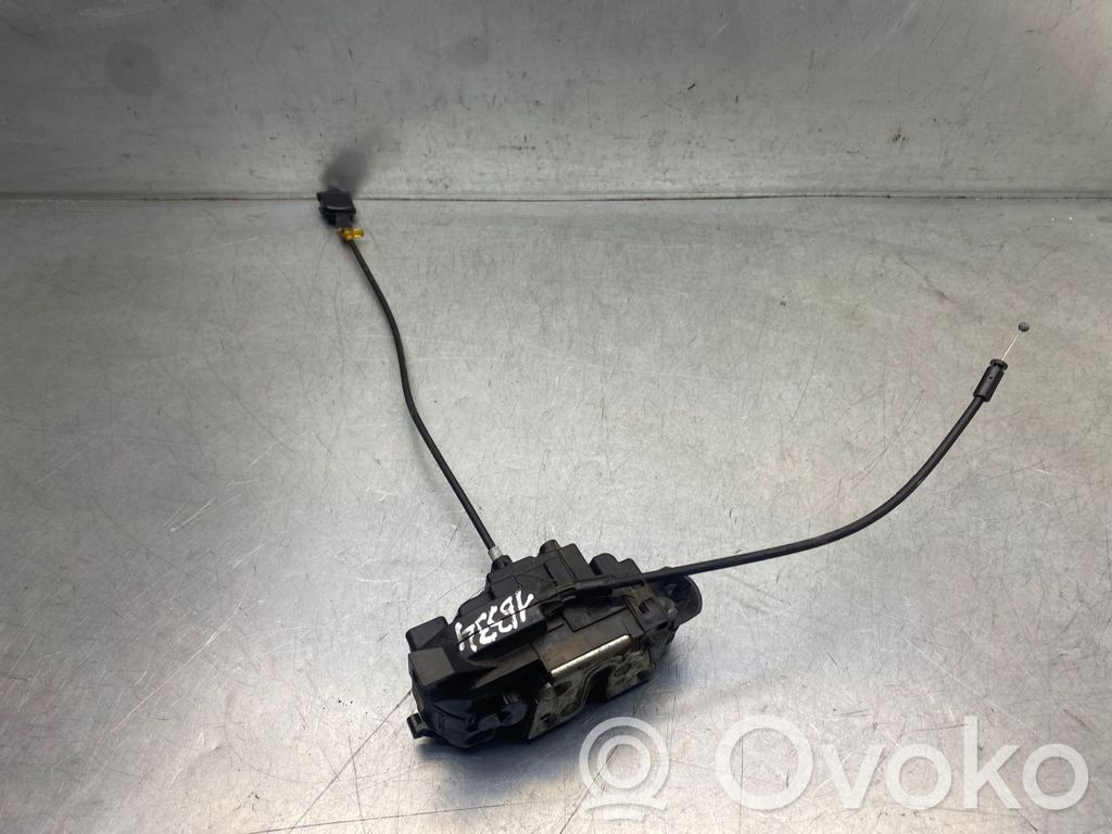 Renault Clio III Front door lock 