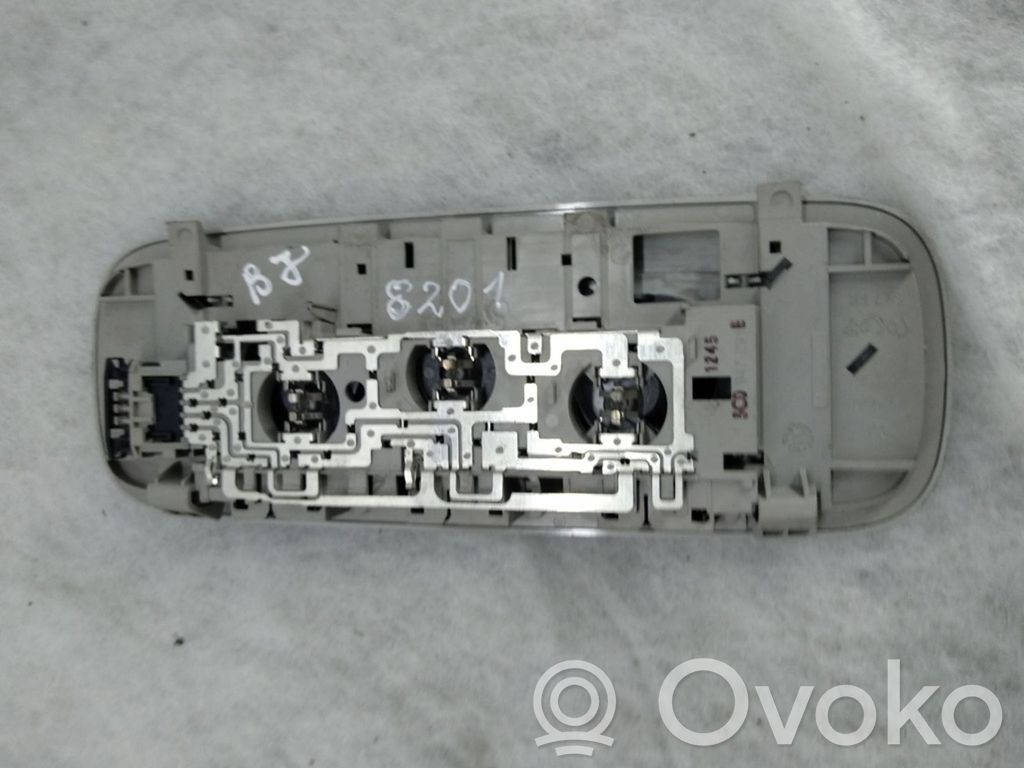 Volkswagen PASSAT B7 Lampka podsufitki tylna 