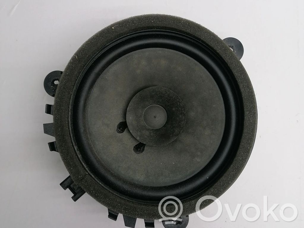 Volvo V50 Garsiakalbis (-iai) galinėse duryse 