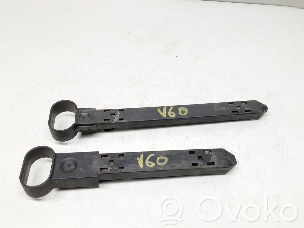 Volvo S60 Headlight/headlamp mounting bracket 