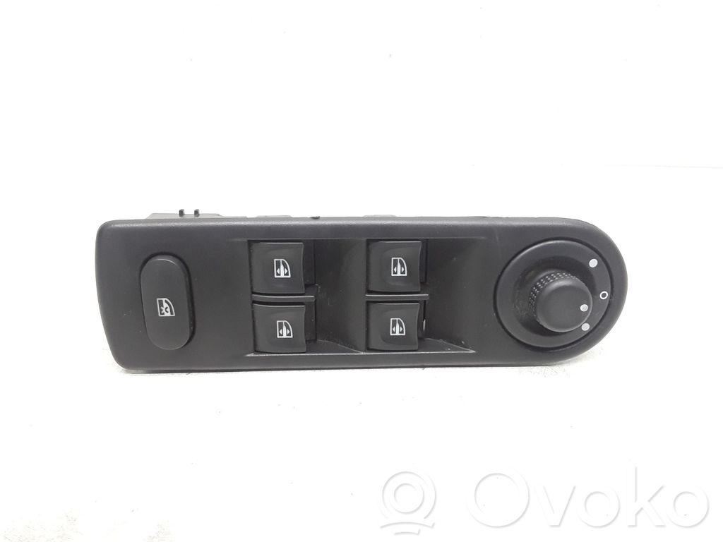 Renault Captur Elektrisko logu slēdzis 