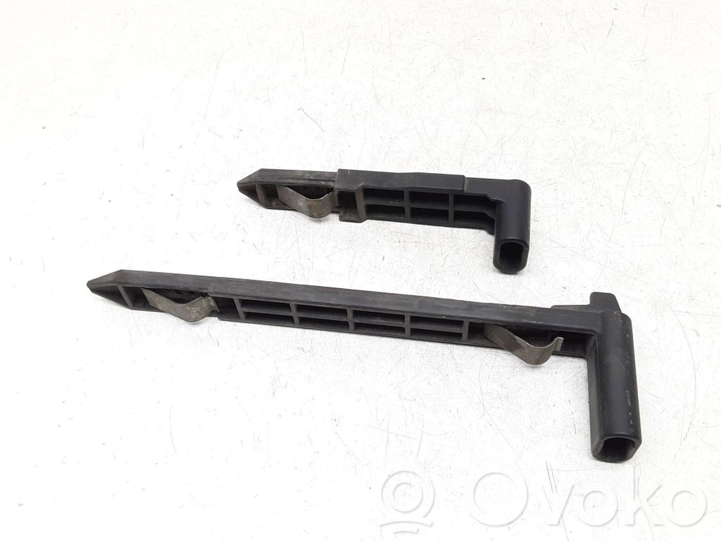 Volvo XC60 Headlight/headlamp mounting bracket 