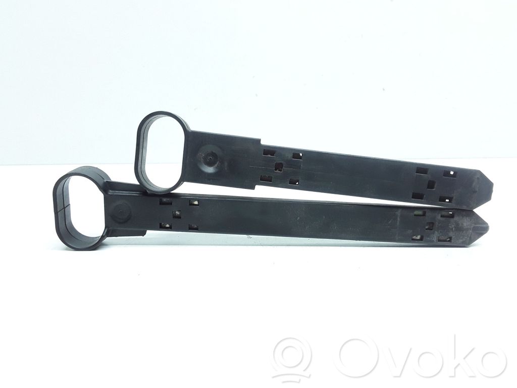 Volvo S60 Headlight/headlamp mounting bracket 