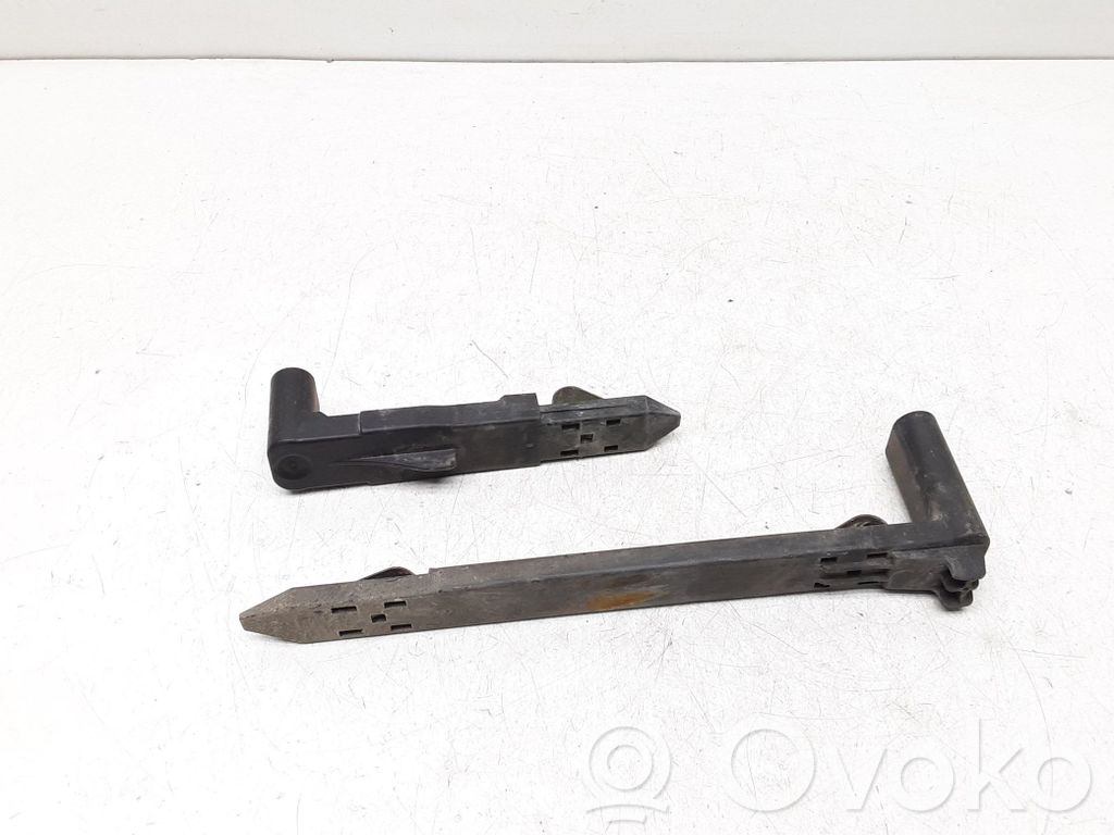 Volvo XC60 Headlight/headlamp mounting bracket 
