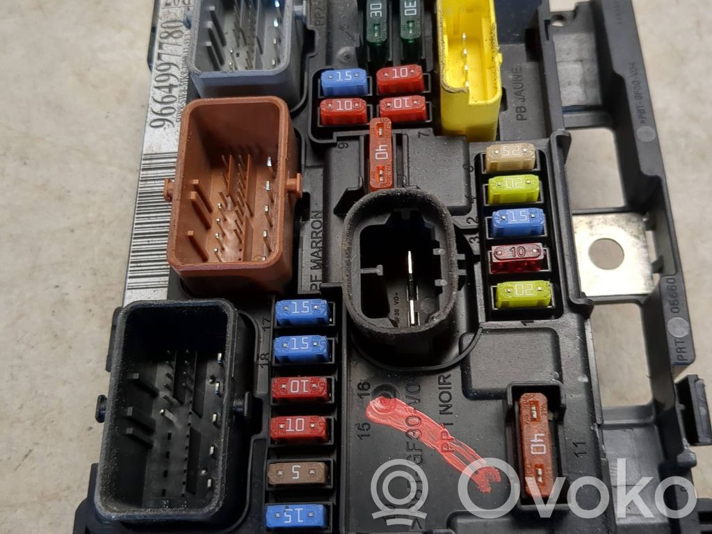 Peugeot 207 Fuse module 