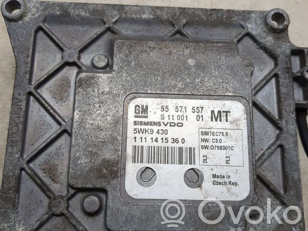 Opel Zafira B Engine control unit/module 