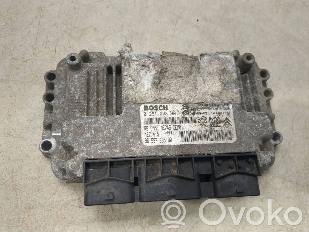 Peugeot 208 I Engine control unit/module 