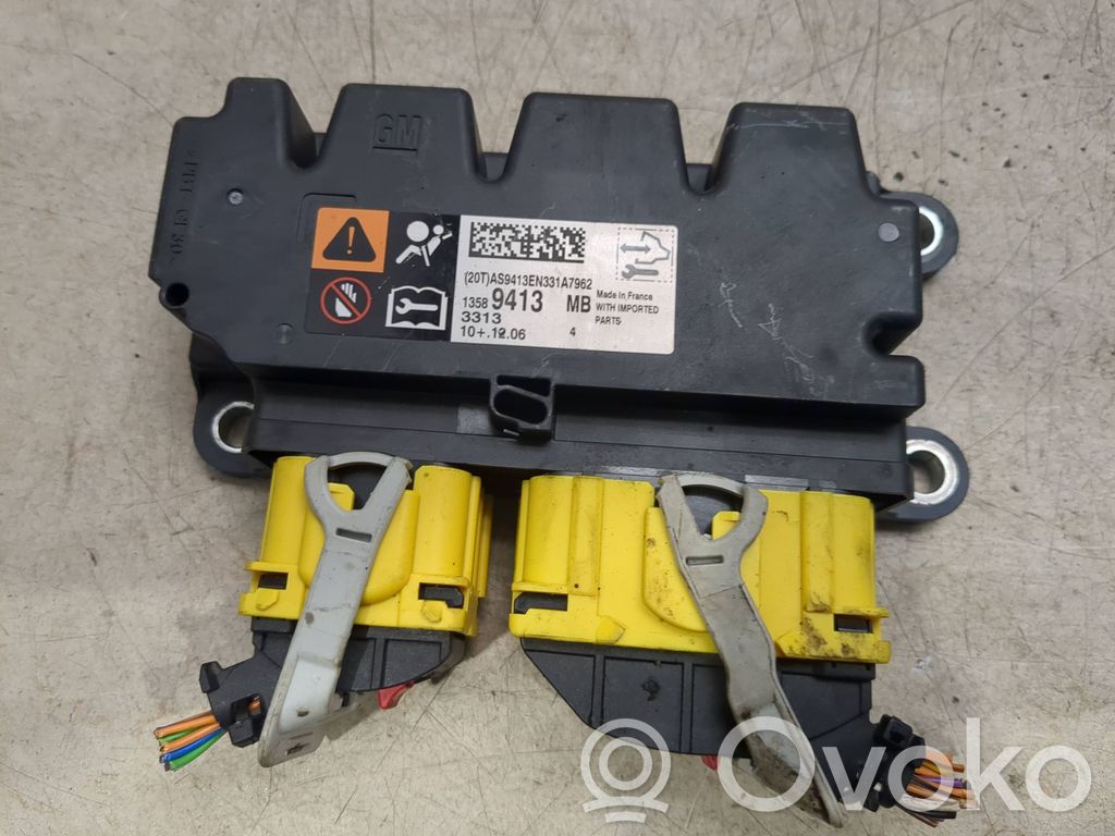 Opel Astra J Airbag control unit/module 