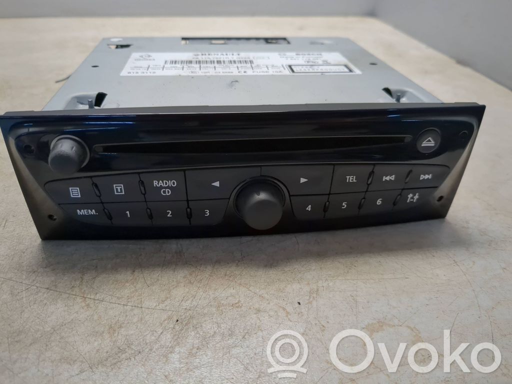 Renault Megane III Panel / Radioodtwarzacz CD/DVD/GPS 