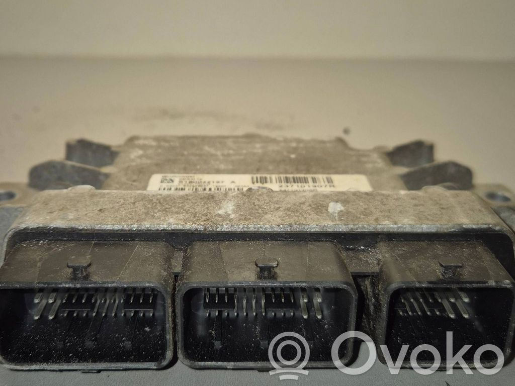Renault Clio III Engine control unit/module 