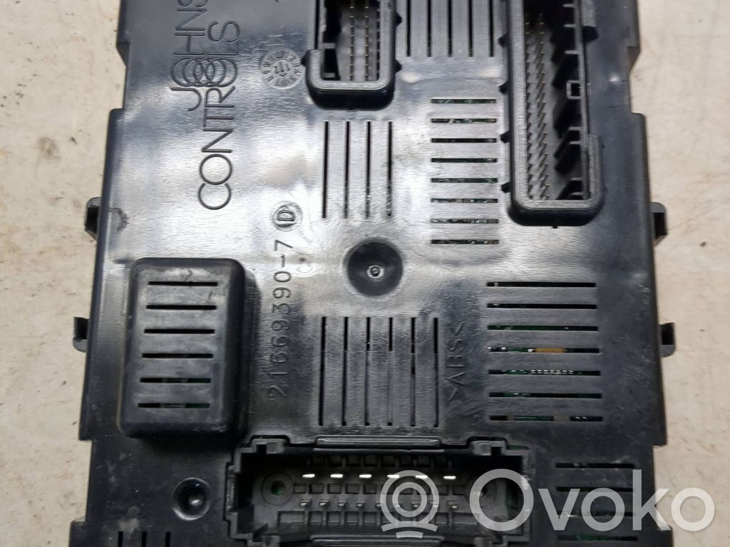 Nissan Note (E11) Saugiklių blokas 
