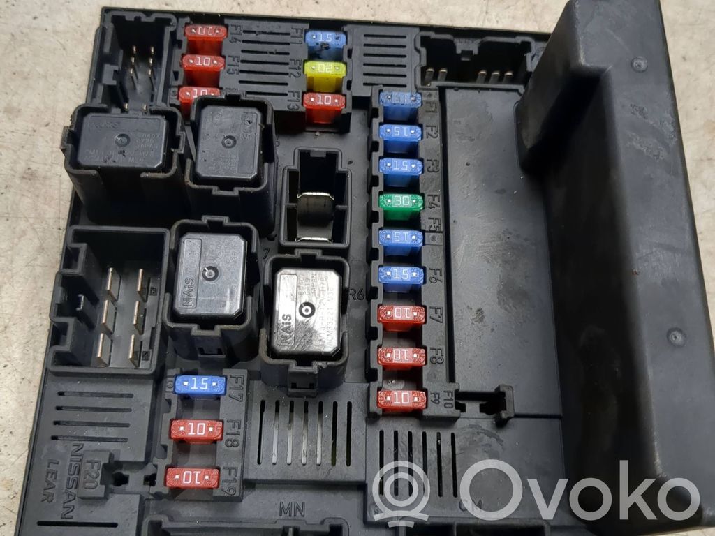 Nissan Qashqai Skrzynka bezpieczników / Komplet 