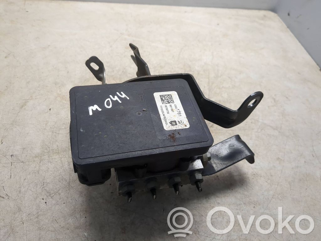 Opel Insignia A ABS bloks 
