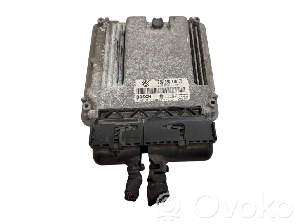 Volkswagen Golf V Engine control unit/module 