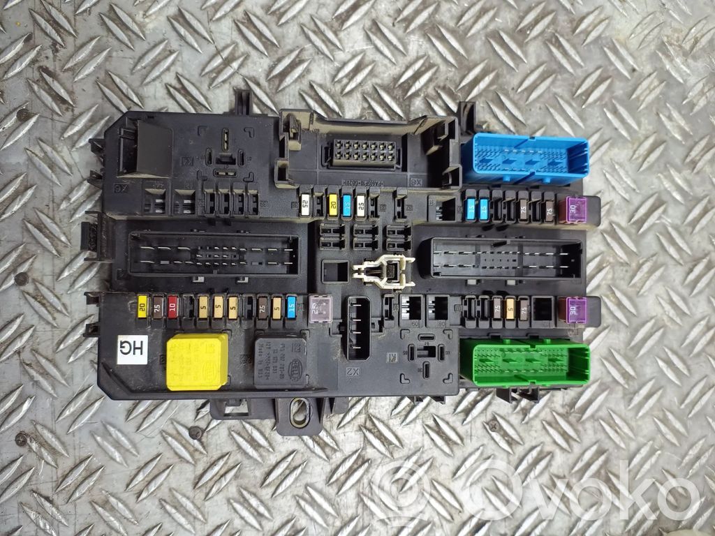 Opel Zafira B Fuse module 