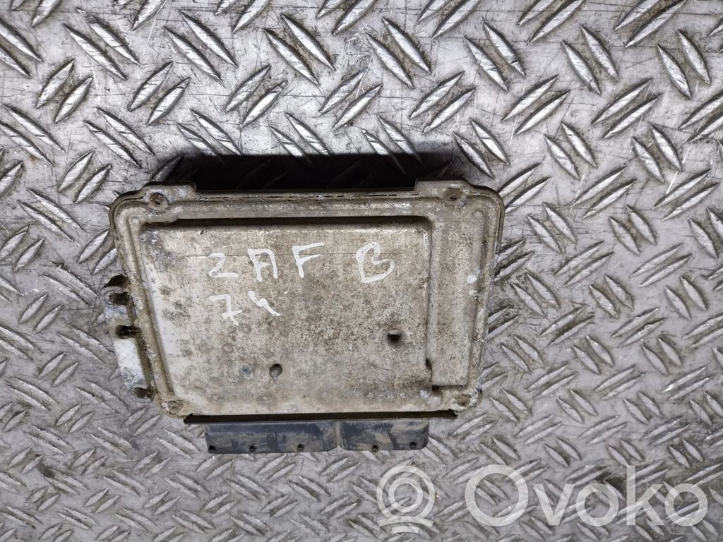 Opel Zafira B Unitate/modul de control motor 