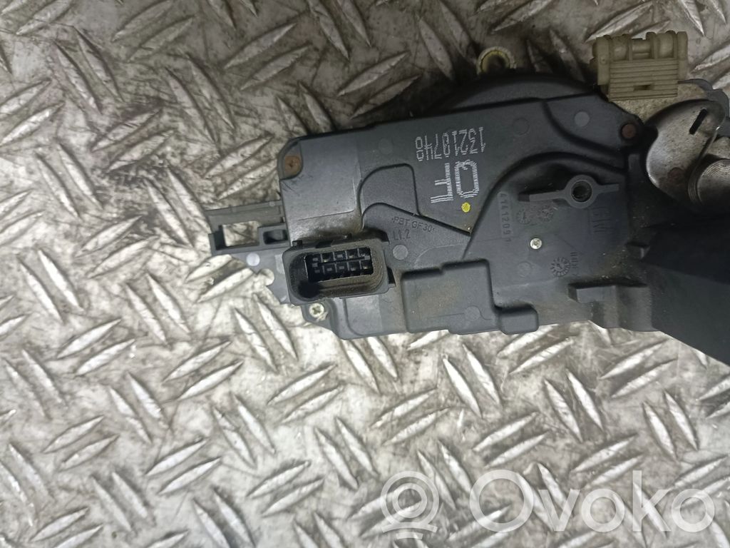 Opel Astra H Priekšpusē slēdzene 