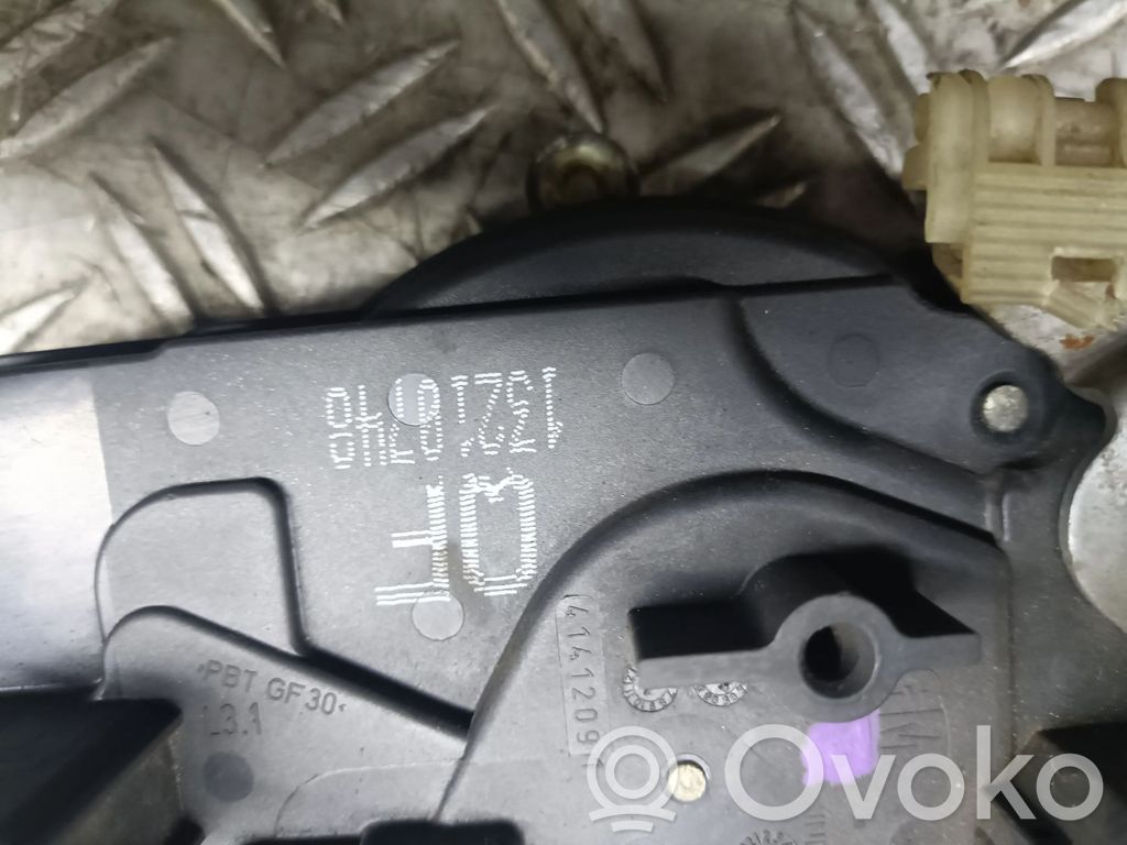 Opel Astra H Priekšpusē slēdzene 