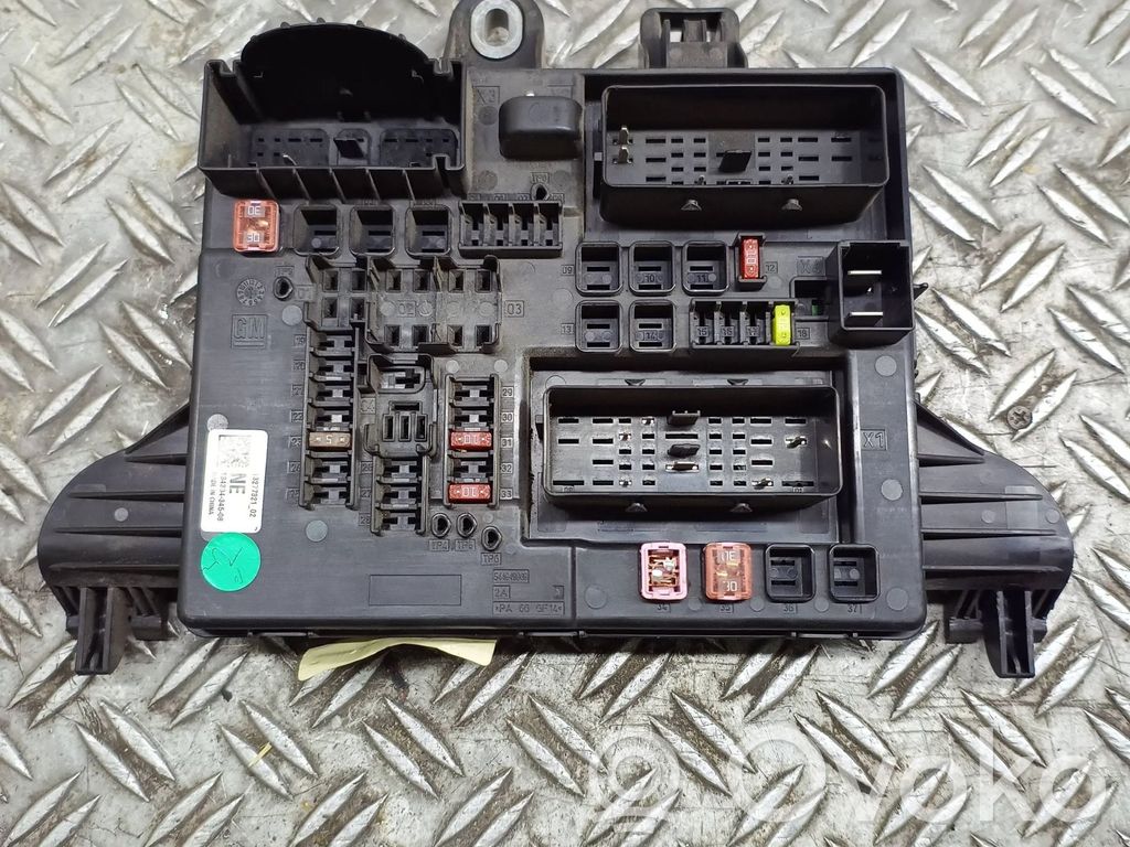 Opel Insignia A Fuse module 