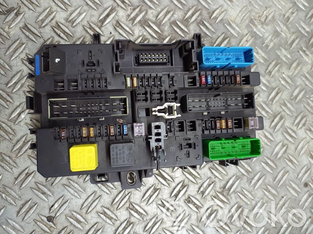 Opel Astra H Fuse module 