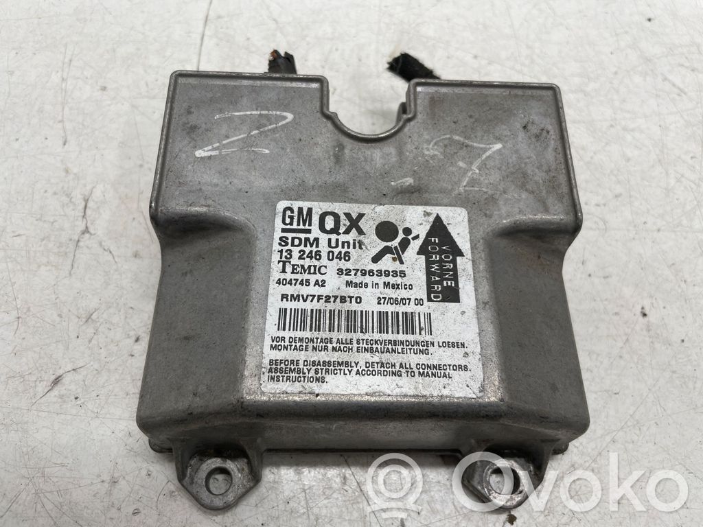 Opel Zafira B Airbag control unit/module 