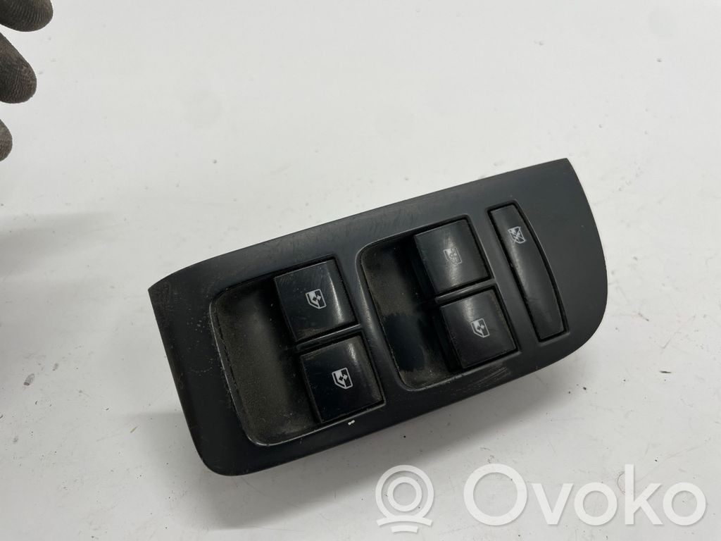 Opel Zafira C Electric window control switch 