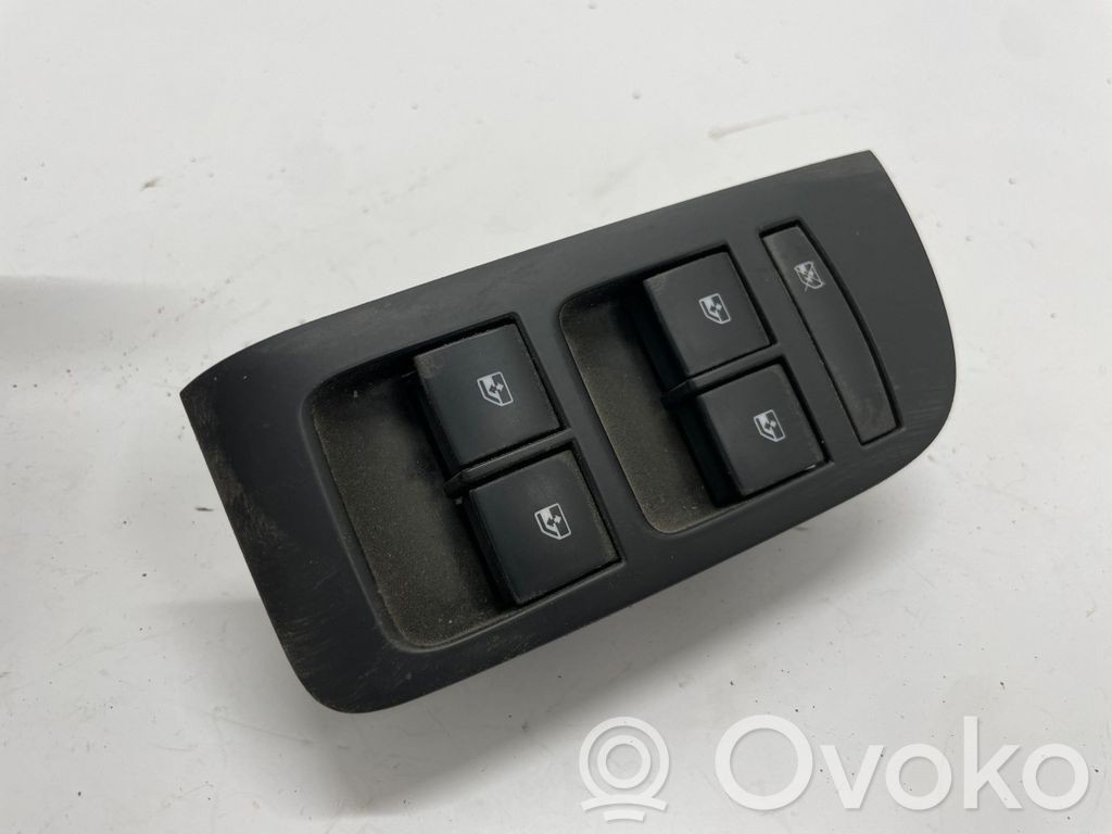 Opel Zafira C Electric window control switch 