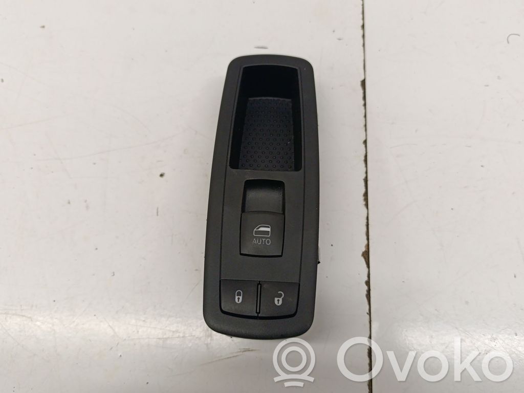 Jeep Cherokee Electric window control switch 