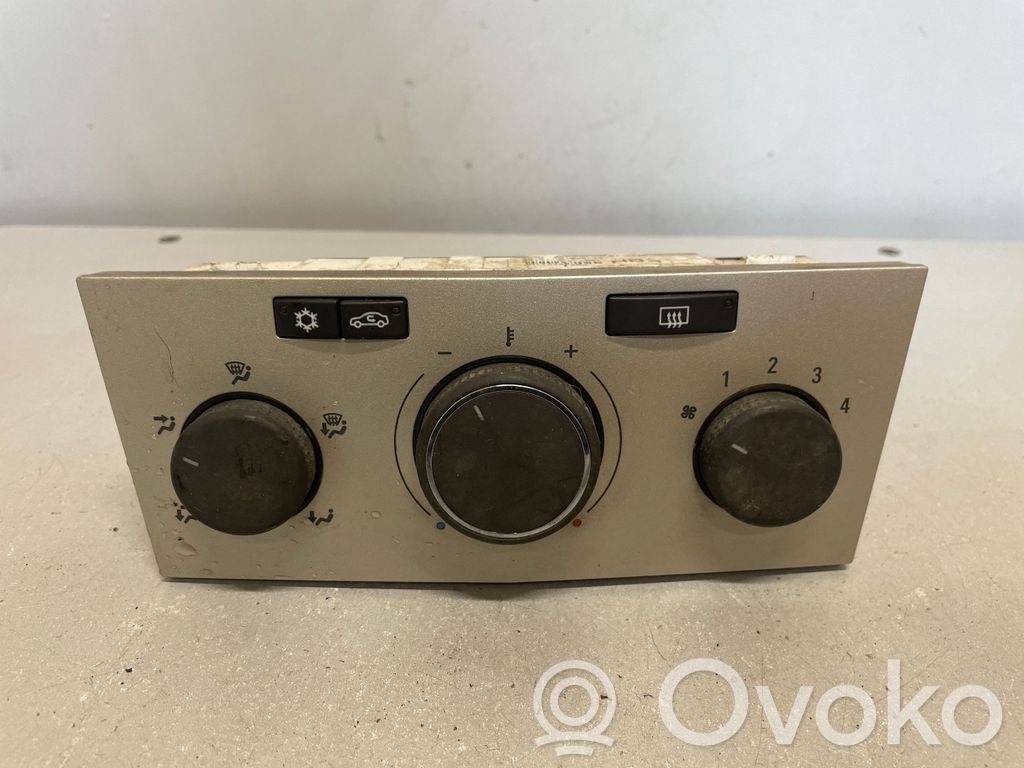 Opel Astra H Climate control unit 